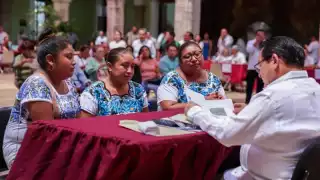 El gobernador Joaquín Díaz Mena atendió a la población yucateca