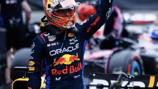 La final de la carrera estuvo cargado de emoción, Verstappen registró problemas con sus neumáticos en la vuelta 65, pero logró el triunfo