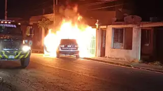 Choque de patrulla provoca apagón en Campeche; unidad termina calcinada