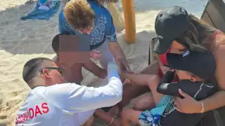 El menor de edad fue auxiliado por un salvavidas de Protección Civil.