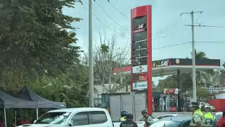 Fuerte accidente en avenida Libramiento Bacalar deja una persona herida