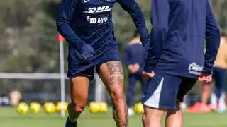 Caicedo durante el entrenamiento felino