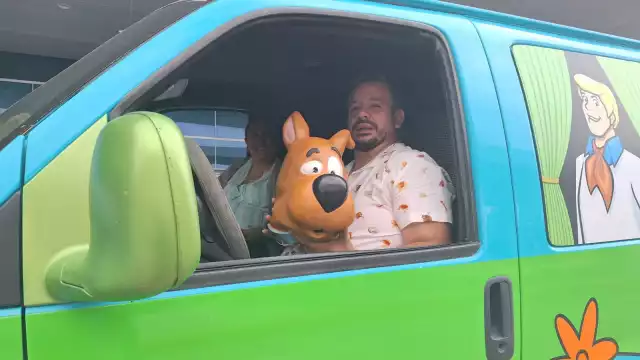 La combi es una réplica del vehículo que se usa en la cinta.