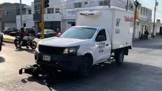 Joven sufre fractura al ser atropellada por una camioneta en Ciudad del Carmen