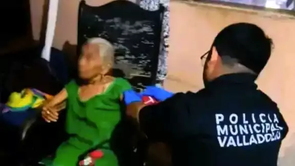 Paramédicos de Valladolid atendieron a la adulta mayor Paramédicos de Valladolid atendieron a la adulta mayor