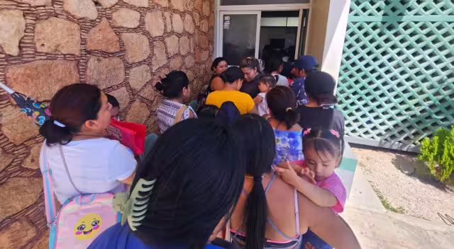 IMSS en Seyé limita atención ante multitud por jornada de vacunación