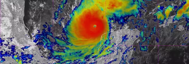 Milton continúa alejándose de la Península de Yucatán