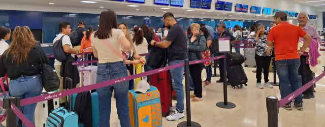 Usuarios esperaron para abordar sus vuelos