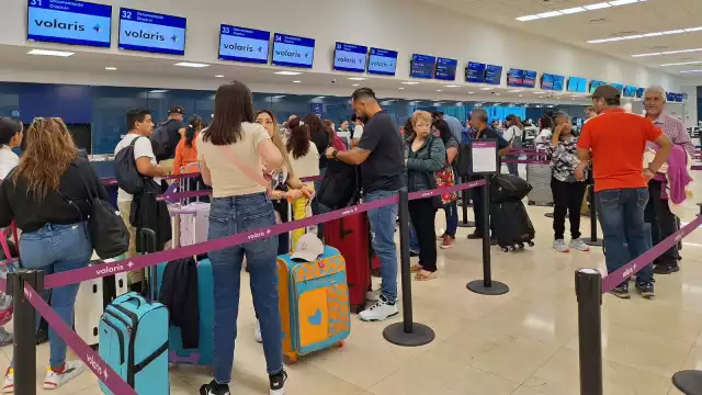 Usuarios esperaron para abordar sus vuelos