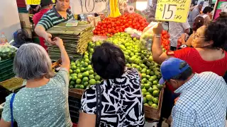 La hoja de plátano y la masa, entre los productos más demandados en los mercados