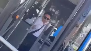 Discusión entre automovilista y chofer de Va y Ven casi termina a golpes en Mérida  