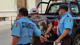 Mientras se efectuaba la detención del primer hombre, otro sujeto agredió a un policía