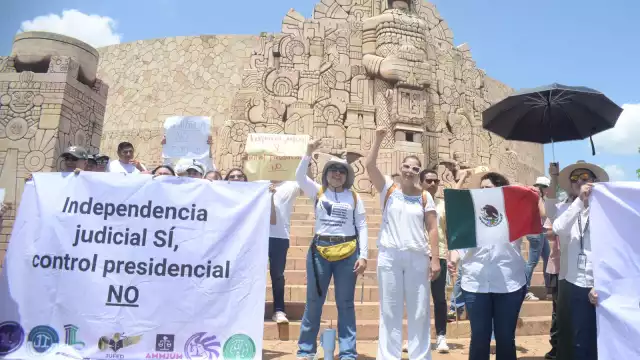 Personal del Poder Judicial en Mérida lanzó consignas en contra la nueva reforma