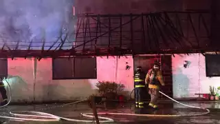 Las oficinas quedaron consumidas por el fuego