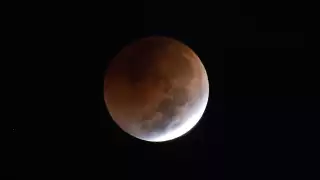 Cancunenses acudieron al Planetario Ka' Yok' para ver la "Luna de Sangre"