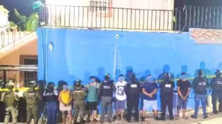 Siete personas fueron aseguradas durante dos cateos en Hopelchén.