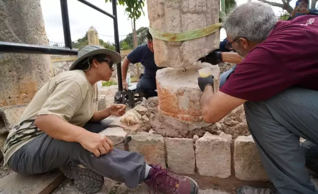 Especialistas del INAH rehabilitan 2 columnas decorativas en la escalinata de la exHacienda Granada