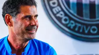 Luego de año y medio de estar al frente de Chivas, Fernando Hierro sale de la Directiva