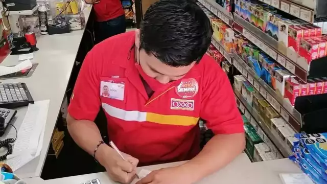 El precepto tiene la intención de remediar el abuso que representa que los trabajadores trabajen de pie más de 10 horas.