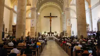 Realizan misa en la Catedral de San Idelfonso por el aniversario 483 de la fundación de Mérida