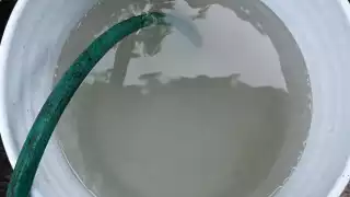 Vecinos de Nueva Reforma denuncian agua negra en la red de CAPA en Chetumal