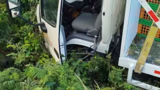 El conductor fue valorado en el sitio, confirmándose que no presentaba lesiones, por lo que no fue necesario su traslado a un hospital