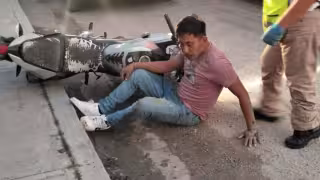 Accidente en la colonia Esperanza deja a motociclista con lesiones faciales