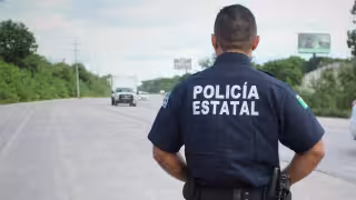 El caso ocurrió luego de que agentes interceptaran un vehículo blanco con reporte de robo en la comunidad