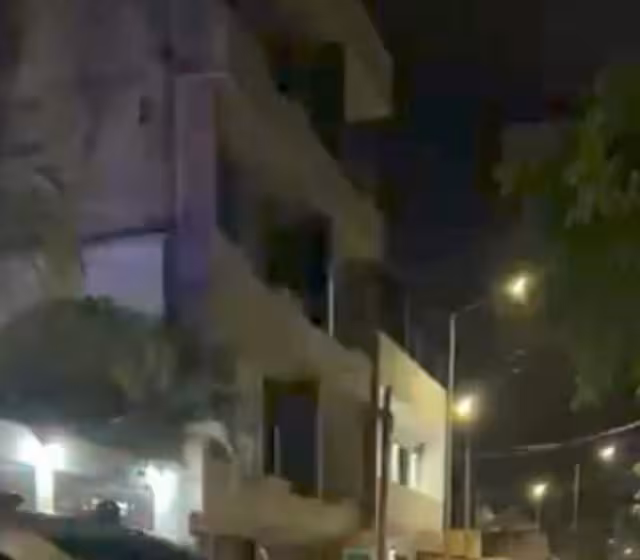 El trabajador se quedaba a dormir en la obra, para guardar dinero e ir a visitar a su familia