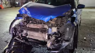 Fuerte choque deja dos vehículos en pérdida total sobre la avenida CTM de la Supermanzana 71 en Cancún
