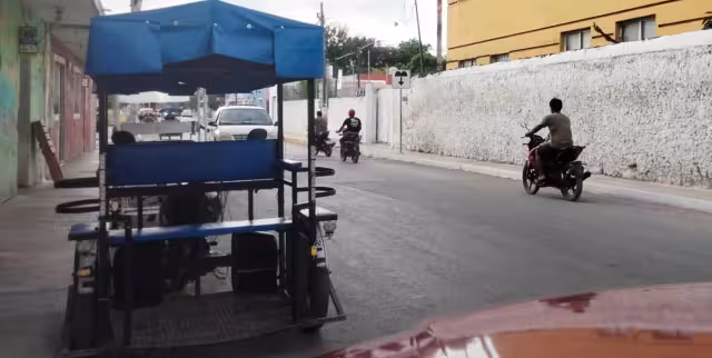 Las autoridades no hacen valer el reglamento vial.