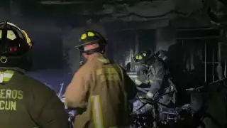 El Heroico Cuerpo de Bomberos llegaron al lugar apagando con éxito el incendio