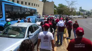 Joaquín Díaz Mena encabeza volanteo en  Prolongación Paseo de Montejo, en Mérida 
