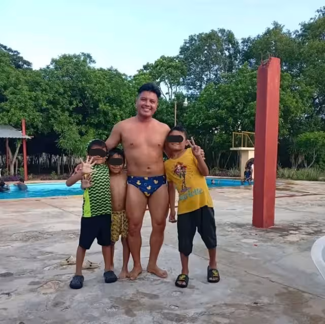 Emiliano Quintal visitó el balneario en compañía de su familia.