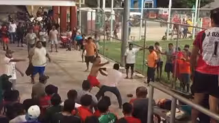 Pelea campal interrumpe partido de fútbol en Seybaplaya.
