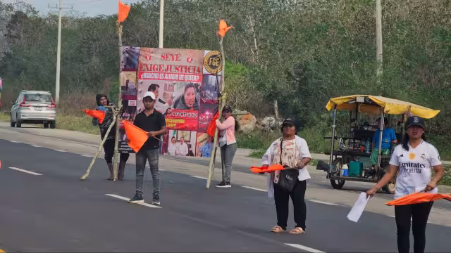 Vecinos y familias de Silvia M. C. y Miguel se manifiestan en la carretera federal Mérida-Valladolid