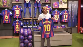 El talentoso jugador mantiene, hasta ahora, un paso similar al de Messi en sus inicios.