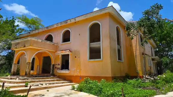 El youtuber yucateco visitó la hacienda que perteneció a una líder criminal El youtuber yucateco visitó la hacienda que perteneció a una líder criminal