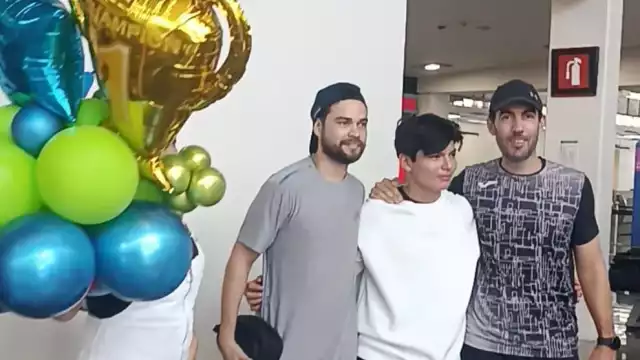 Familiares le dieron una cálida bienvenida