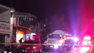 Un adolescente inhala gases, cae a una fosa y al intentar auxiliarlo, sus compañeros se intoxican