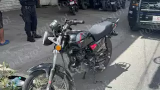 Conducía sin casco y le hallan drogas: Motociclista es detenido por presunta posesión de estupefacientes en Cancún  