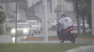 Fuertes lluvias persisten en Campeche