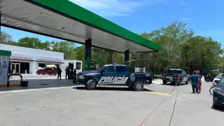 Ejecutan a una mujer en el estacionamiento de una gasolinera de Playa del Carmen