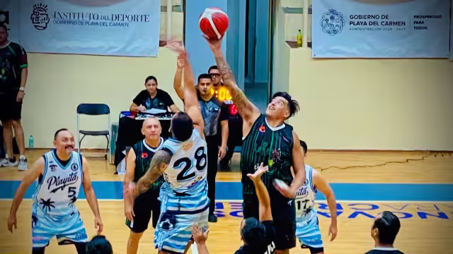 El emocionante encuentro se jugó en el Poliforum de Playa del Carmen.
