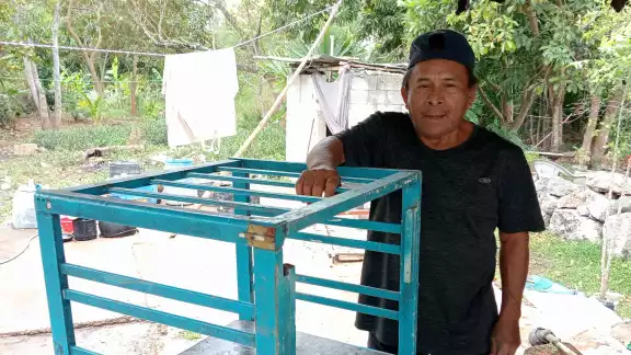Tras un accidente, Pascual Estrella obtiene el sustento familiar mediante el reciclaje de tarimas Tras un accidente, Pascual Estrella obtiene el sustento familiar mediante el reciclaje de tarimas