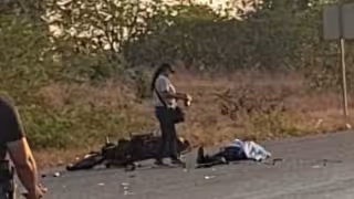 Tráiler arrolla a motociclista en carretera Isla Aguada–Sabancuy