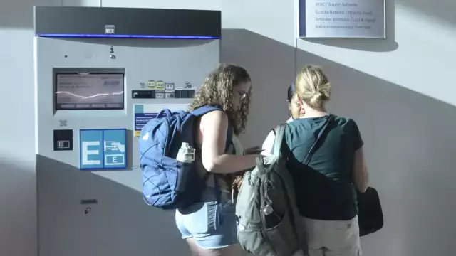 Aseguran que los cambios en horarios de vuelo les generan pérdida de tiempo, y pagar onerosas sumas para salir del estacionamiento