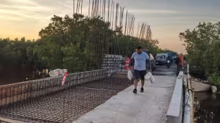 Dos semanas sin puente golpean economía de pescadores de Isla Arena