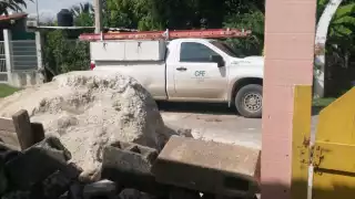 Ciudadanos de Calderitas llevan 48 horas sin electricidad tras el paso del huracán Helene.