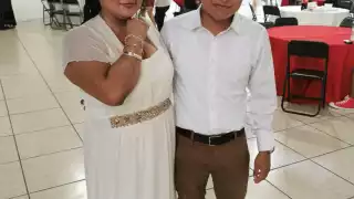 La joven pareja recibió el amor de toda la ciudad en el inicio de su vida juntos.